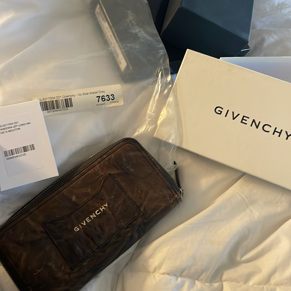 Givenchy Wallet - Picture 5 of 10